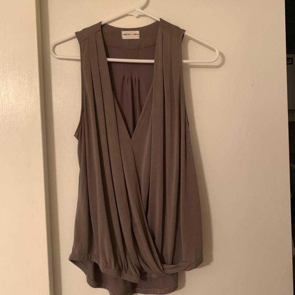 Low cut v tank